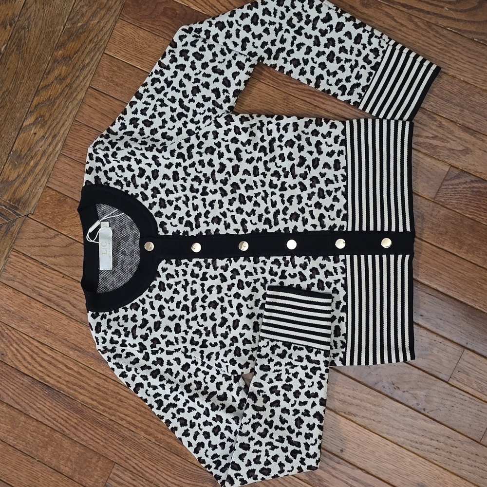 Lizette Collection Leopard Print Cardican Sweater Top Size M NWT